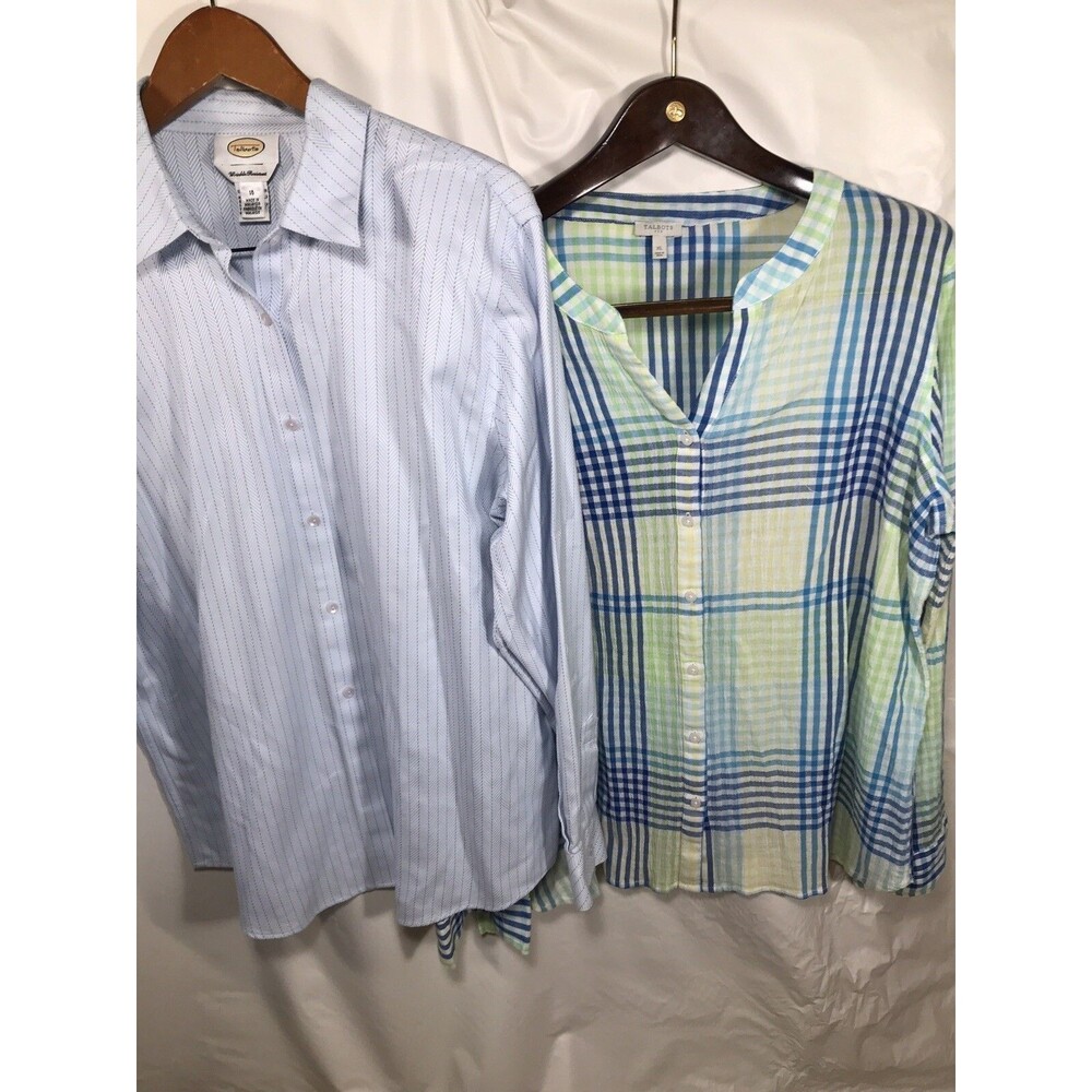 2 Talbots Wrinkle Resistant Button Down Tops Wome… - image 1